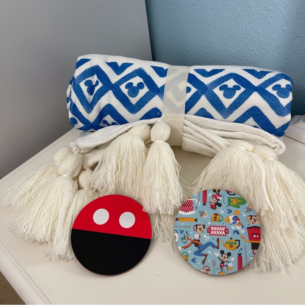 Disney Mickey Mouse NEW Throw W/ Tassels